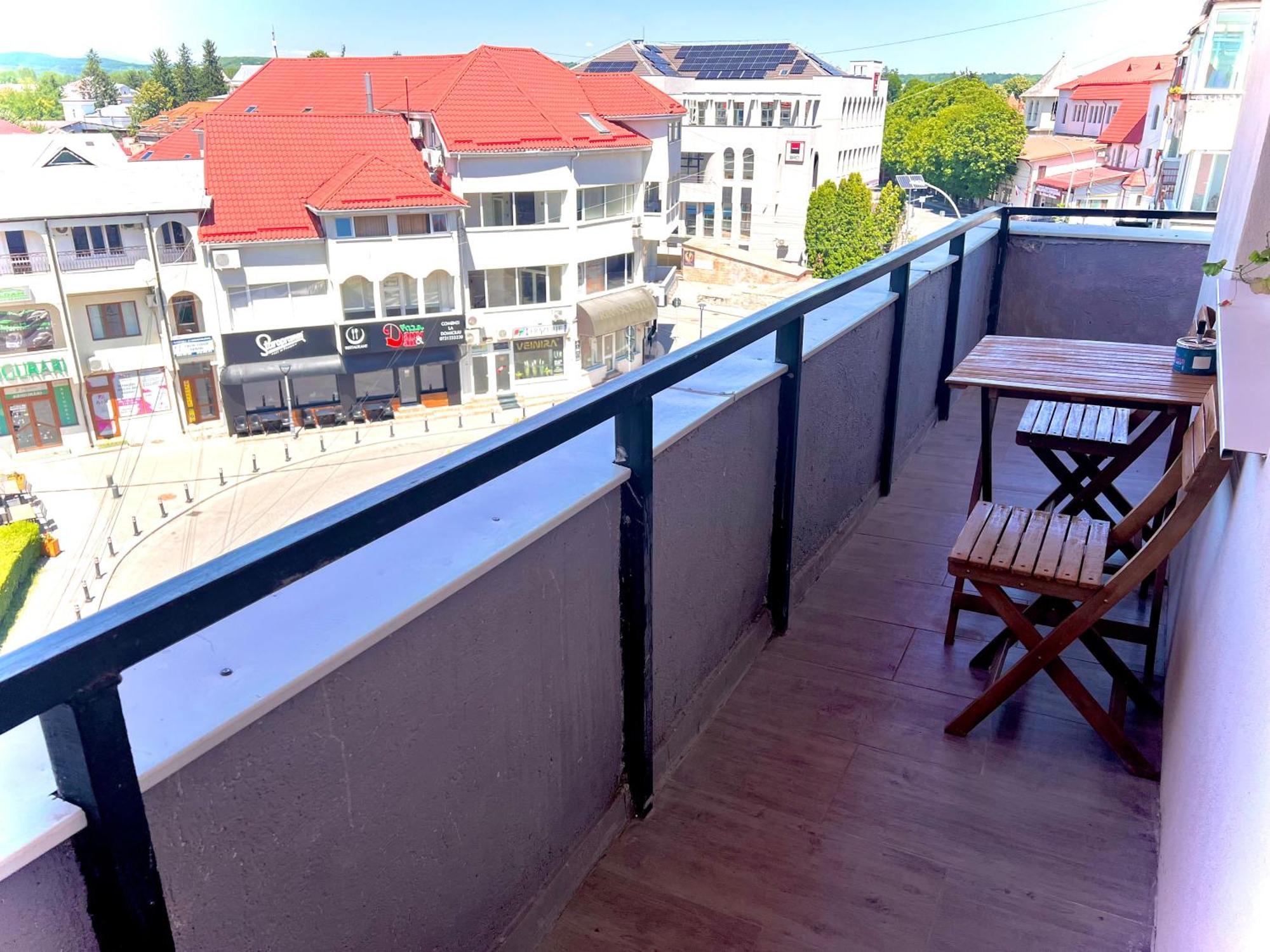 Old Town View- Ultracentral Apartment Targoviste Exterior foto