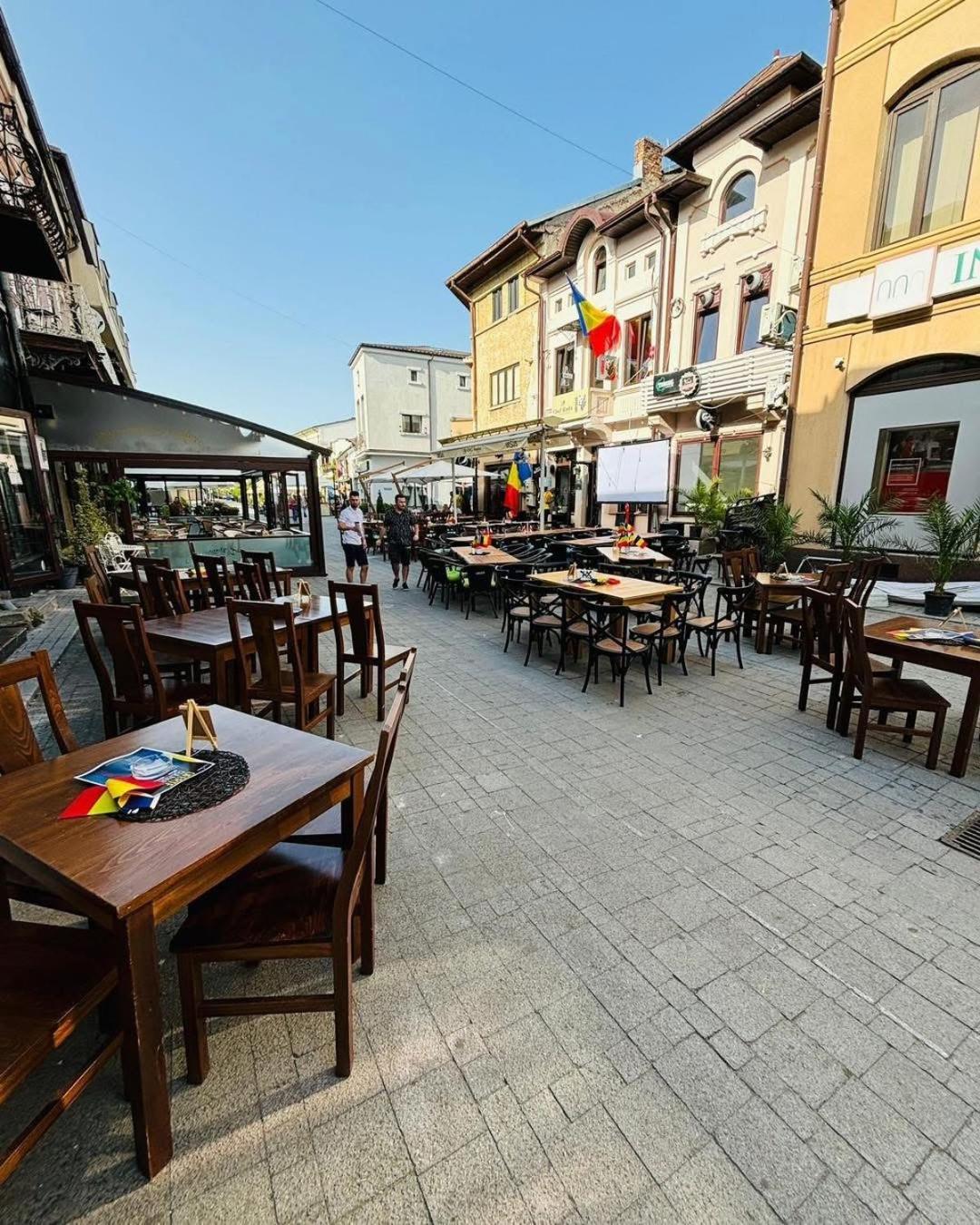Old Town View- Ultracentral Apartment Targoviste Exterior foto